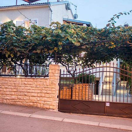 Wellness Studio D'Or - Exclusive New Apartment With Whirlpool, Sauna, Sunny Terrace, Private Parking Porec Bagian luar foto