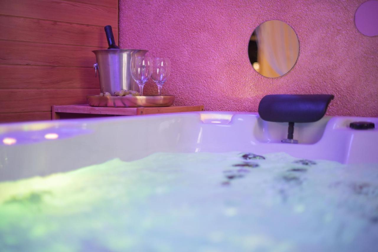 Wellness Studio D'Or - Exclusive New Apartment With Whirlpool, Sauna, Sunny Terrace, Private Parking Porec Bagian luar foto