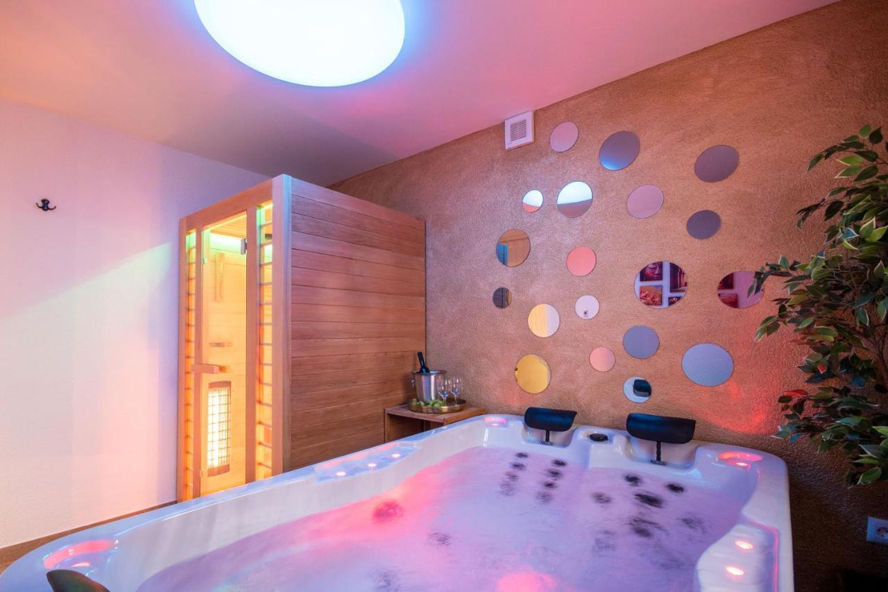 Wellness Studio D'Or - Exclusive New Apartment With Whirlpool, Sauna, Sunny Terrace, Private Parking Porec Bagian luar foto