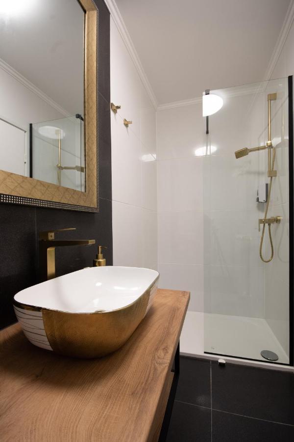Wellness Studio D'Or - Exclusive New Apartment With Whirlpool, Sauna, Sunny Terrace, Private Parking Porec Bagian luar foto