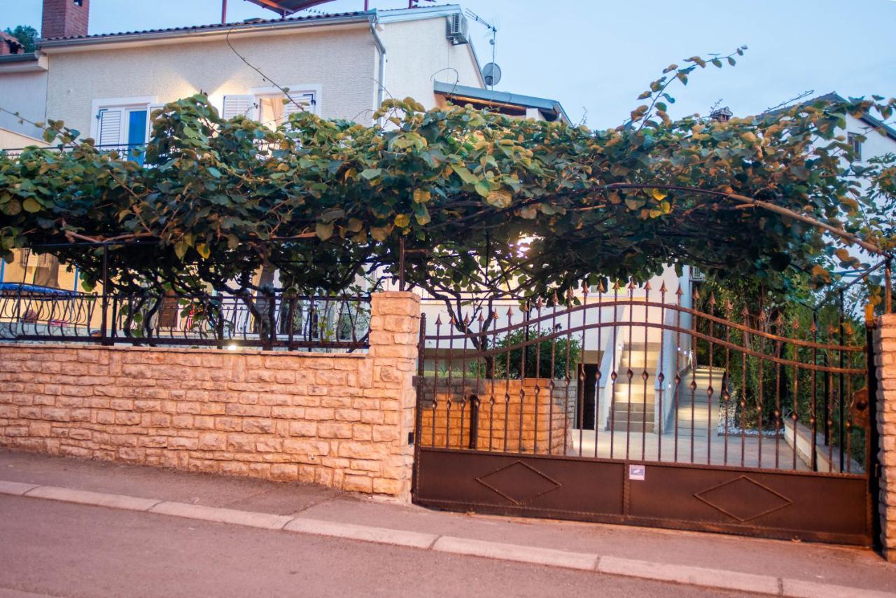 Wellness Studio D'Or - Exclusive New Apartment With Whirlpool, Sauna, Sunny Terrace, Private Parking Porec Bagian luar foto