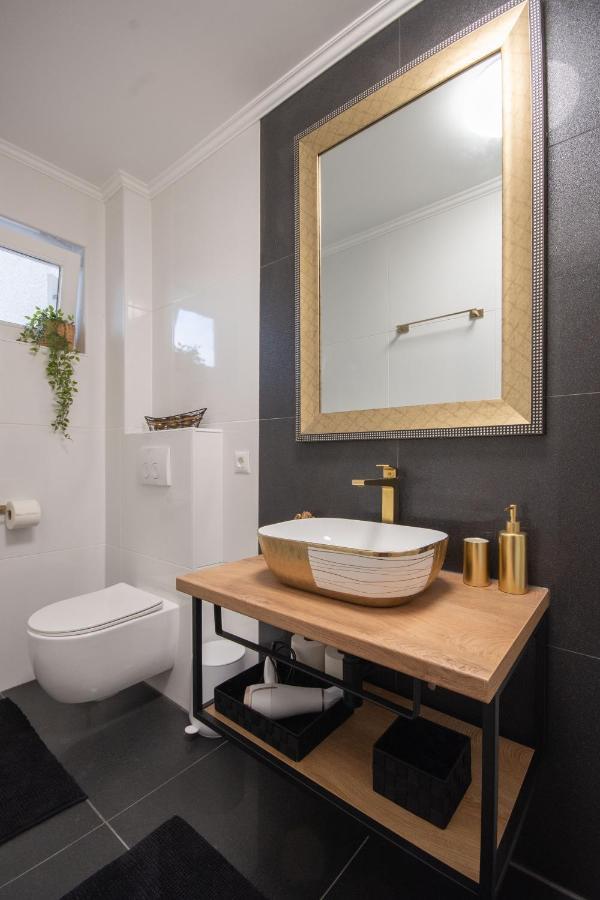 Wellness Studio D'Or - Exclusive New Apartment With Whirlpool, Sauna, Sunny Terrace, Private Parking Porec Bagian luar foto