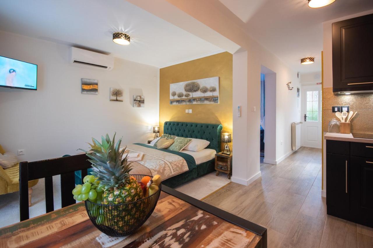 Wellness Studio D'Or - Exclusive New Apartment With Whirlpool, Sauna, Sunny Terrace, Private Parking Porec Bagian luar foto