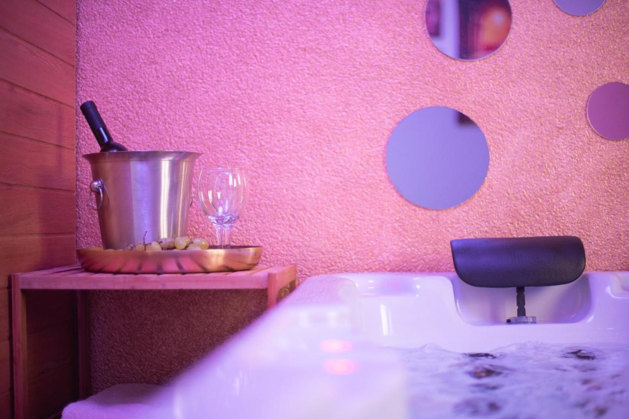 Wellness Studio D'Or - Exclusive New Apartment With Whirlpool, Sauna, Sunny Terrace, Private Parking Porec Bagian luar foto