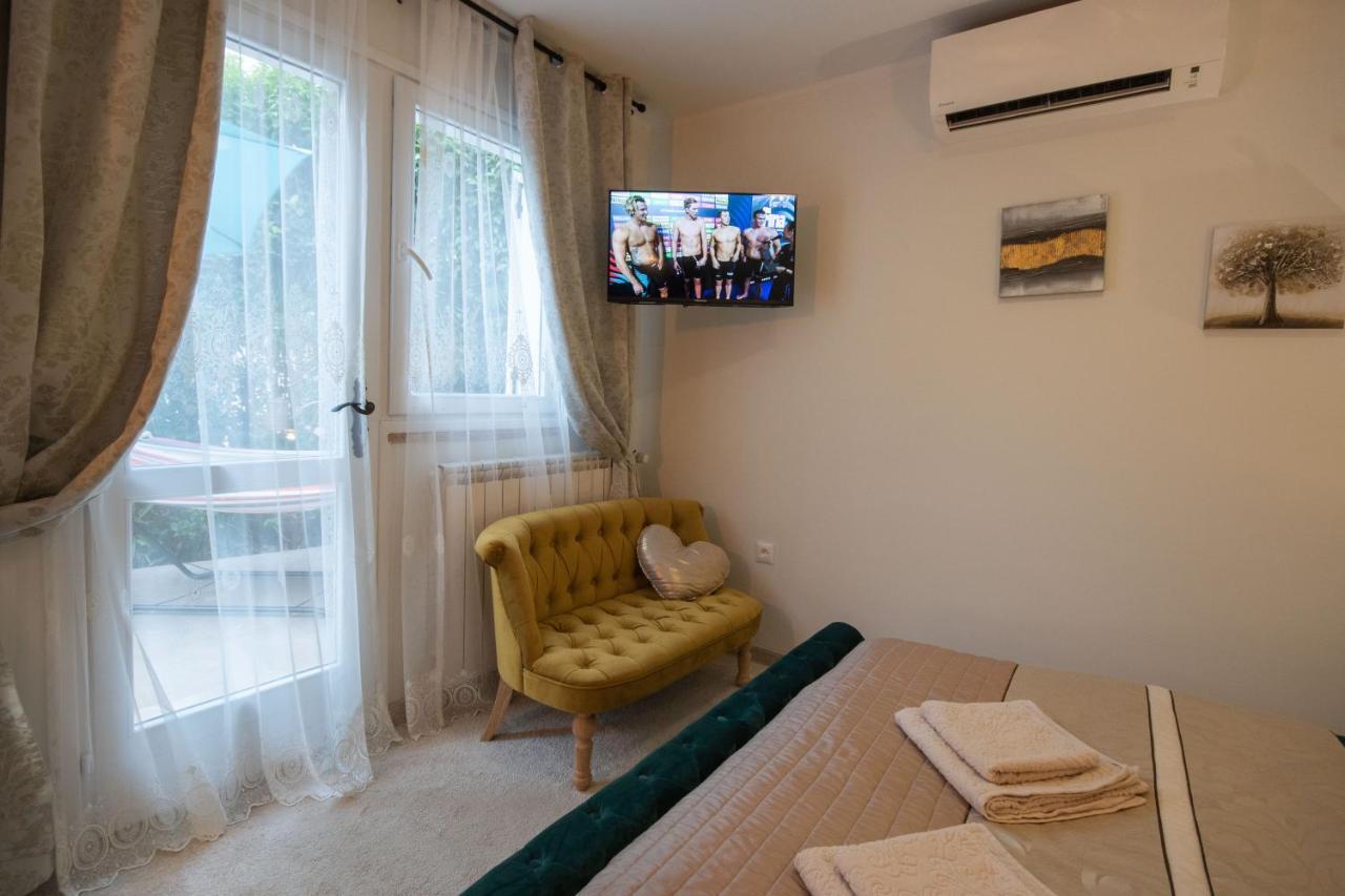Wellness Studio D'Or - Exclusive New Apartment With Whirlpool, Sauna, Sunny Terrace, Private Parking Porec Bagian luar foto