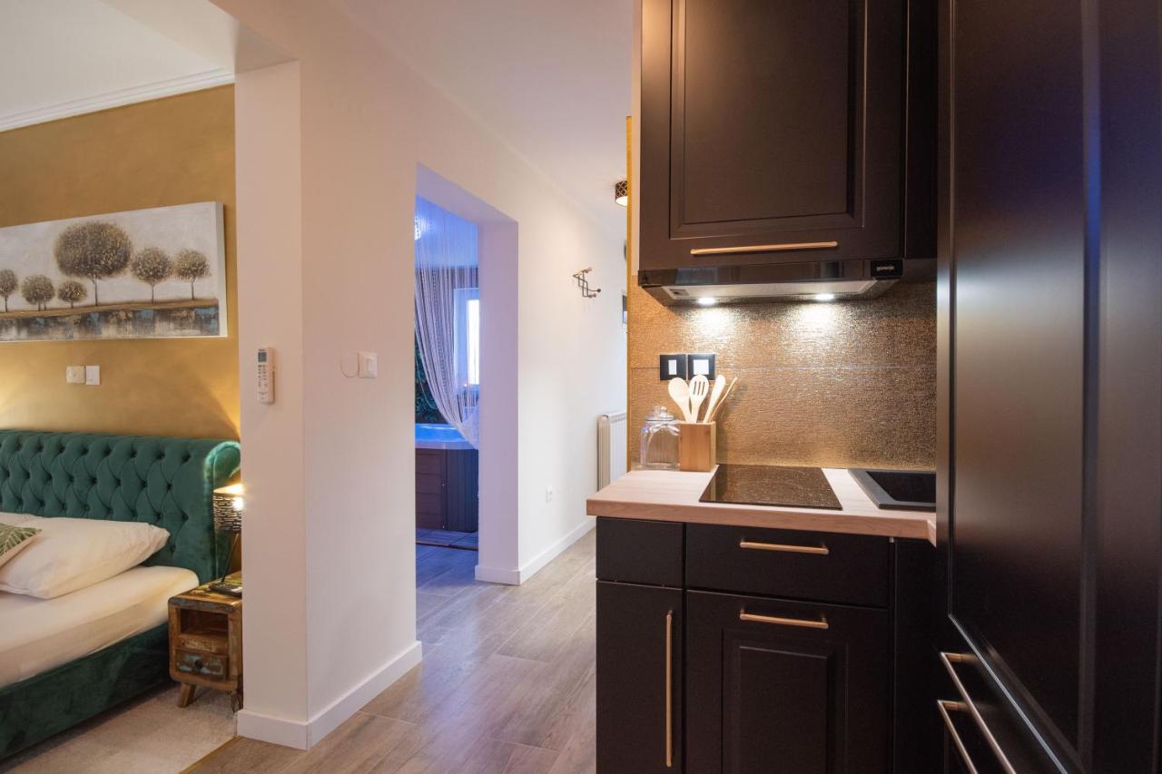Wellness Studio D'Or - Exclusive New Apartment With Whirlpool, Sauna, Sunny Terrace, Private Parking Porec Bagian luar foto