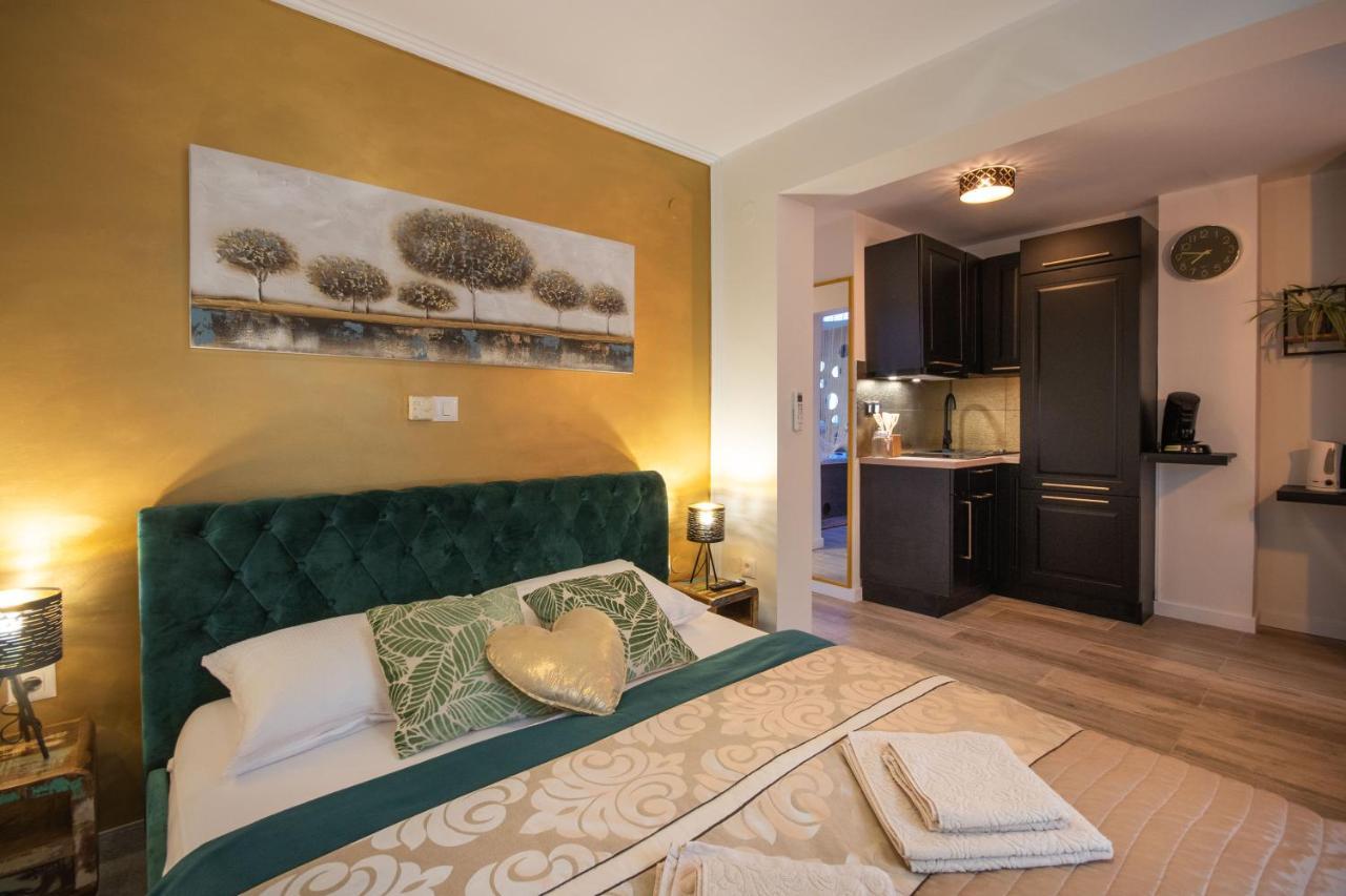 Wellness Studio D'Or - Exclusive New Apartment With Whirlpool, Sauna, Sunny Terrace, Private Parking Porec Bagian luar foto