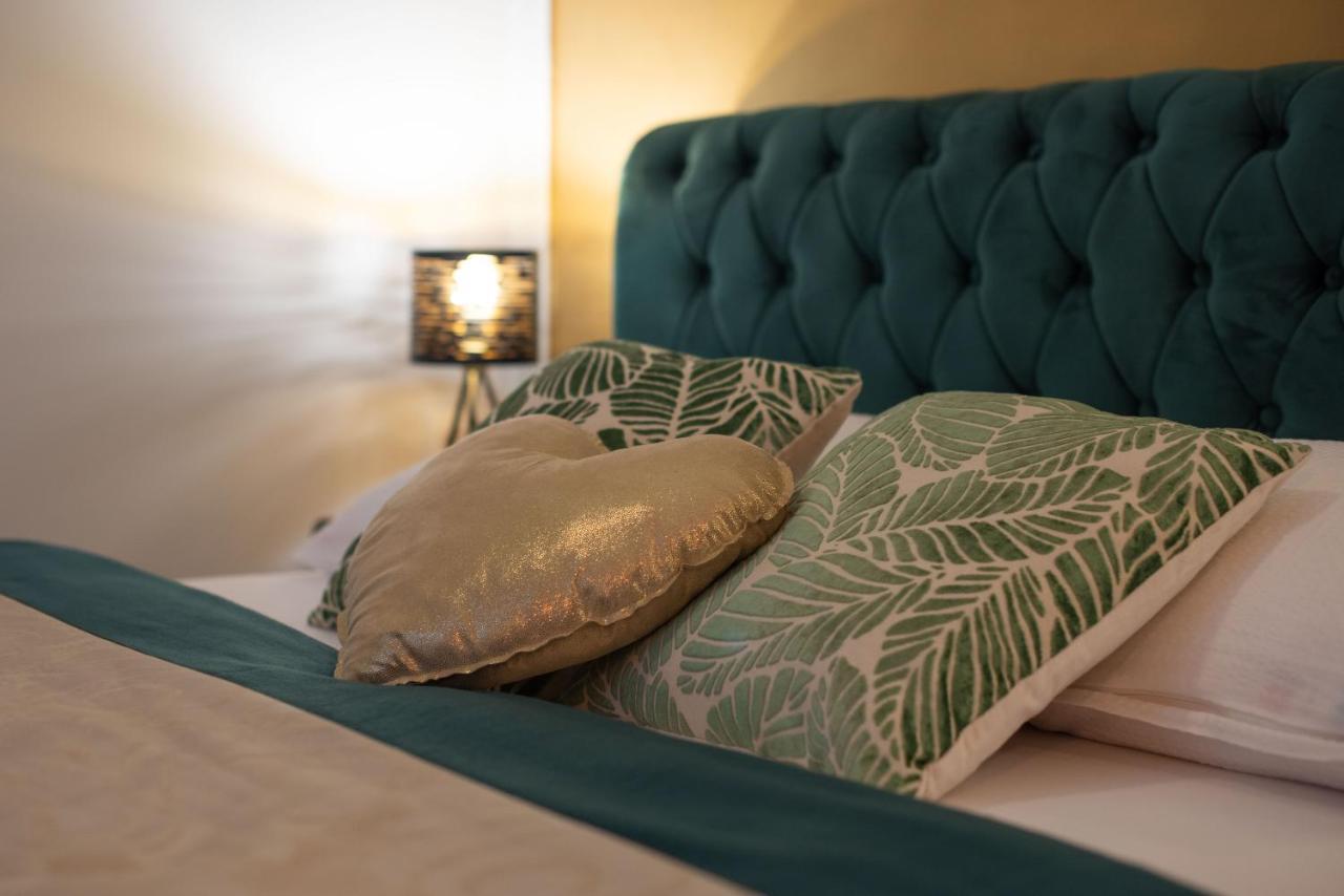 Wellness Studio D'Or - Exclusive New Apartment With Whirlpool, Sauna, Sunny Terrace, Private Parking Porec Bagian luar foto