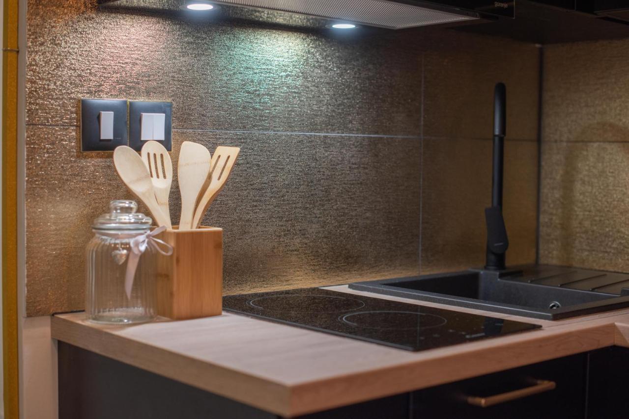 Wellness Studio D'Or - Exclusive New Apartment With Whirlpool, Sauna, Sunny Terrace, Private Parking Porec Bagian luar foto